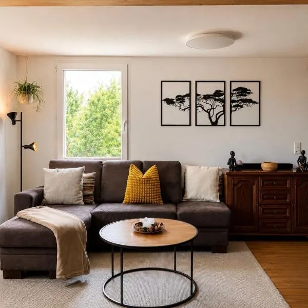 Cozy Studio with a Home Cinema, Bathtub and Free Parking，位于Eriswil的酒店