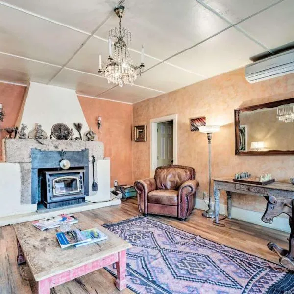 Taos Goji Farm & Eco-Lodge Retreat，位于Arroyo Seco的酒店
