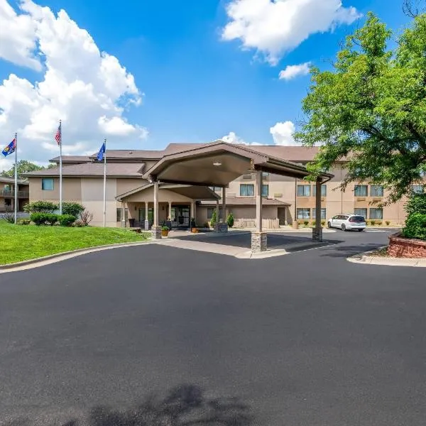 Quality Inn & Suites Lawrence - University Area，位于劳伦斯的酒店