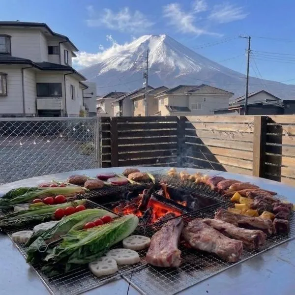 Villa Hello Fujisan ヴィラハローフジサン 屋根付きBBQ場 ワンちゃん大歓迎 A220，位于富士吉田市的酒店