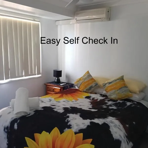 BLK Stays Guest House Deluxe Units Caboolture South，位于卡布尔彻的酒店