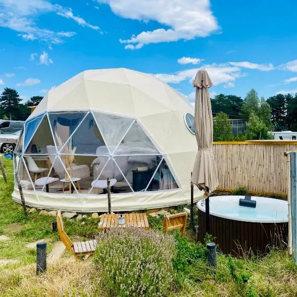 Glamping Hohe Wand - Kuppelzelt "Bergblick" mit Sternenfenster，位于Maiersdorf的酒店