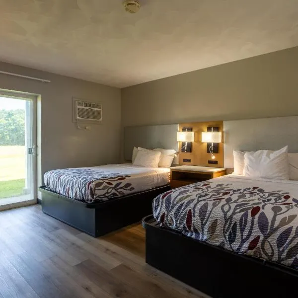Colonial Brick Inn & Suites，位于New Milford的酒店