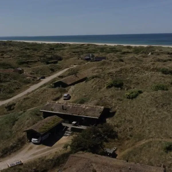 Veludstyret sommerhus i unik natur 350 m fra lækker badestrand - helårsbolig，位于索尔图姆的酒店