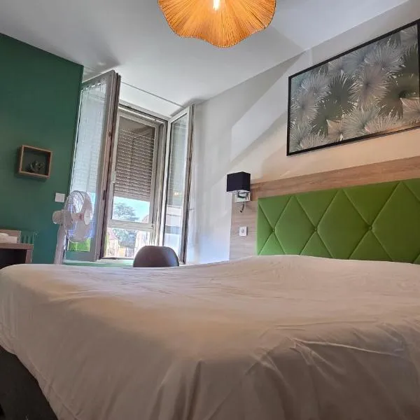 Logis Hôtel Au Croissant,位于Buzançais的酒店