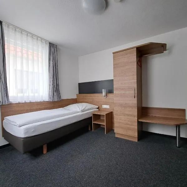 Hotel zur Post，位于泰克山麓魏尔海姆的酒店