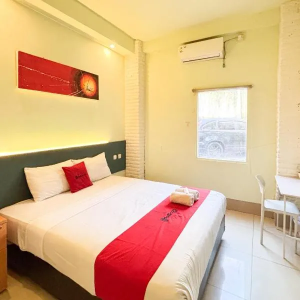RedDoorz near Alun Alun Madiun,位于茉莉芬的酒店