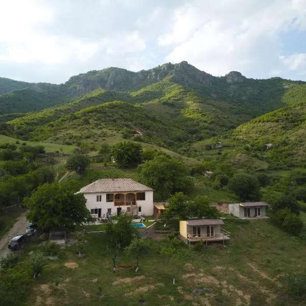 Cypress guesthouse,位于Pokr Ayrum的酒店