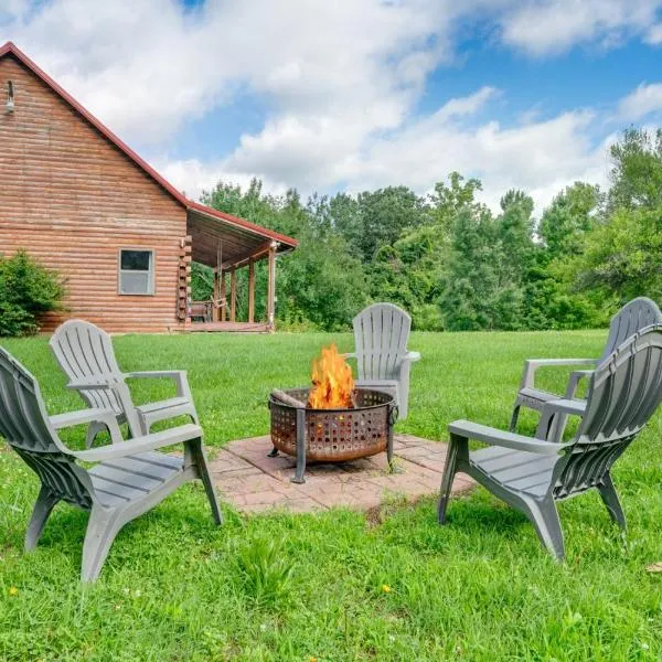 Secluded Harrison Retreat w Fire Pit and Deck,位于哈里森的酒店