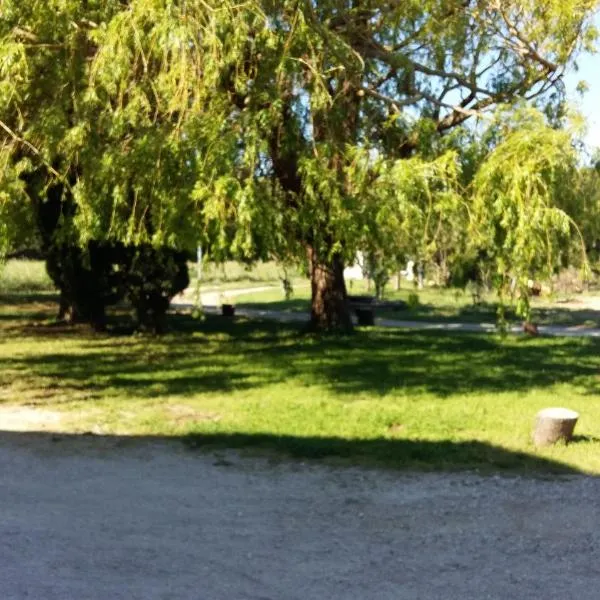 ES AQUI住宿加早餐旅馆，位于Bédarrides的酒店