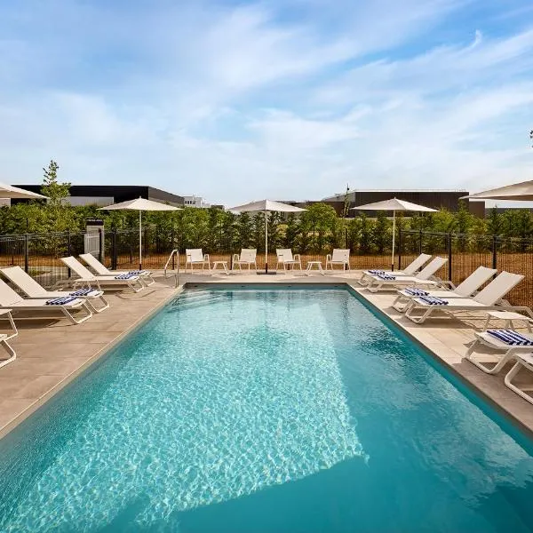 Courtyard by Marriott Lyon Eurexpo Stadium，位于热纳的酒店