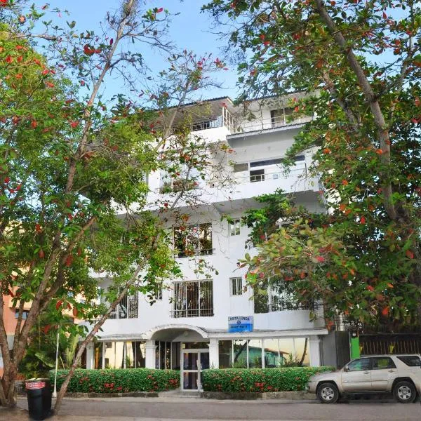 Hotel Costa Linda Beach Boca Chica，位于Cuevas的酒店