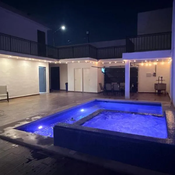Lujoso departamento con alberca y jacuzzi，位于蒙特雷的酒店