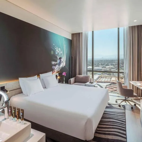 Novotel Mexico City Toreo，位于墨西哥城的酒店
