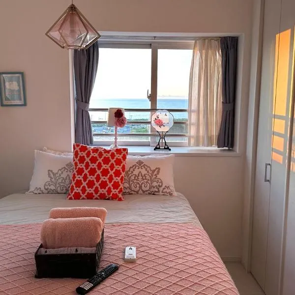 SunSea Okinawa Stunning Ocean View 2BR Sleeps 6 20 min from Airport 3 min to Shopping Mall，位于浦添的酒店