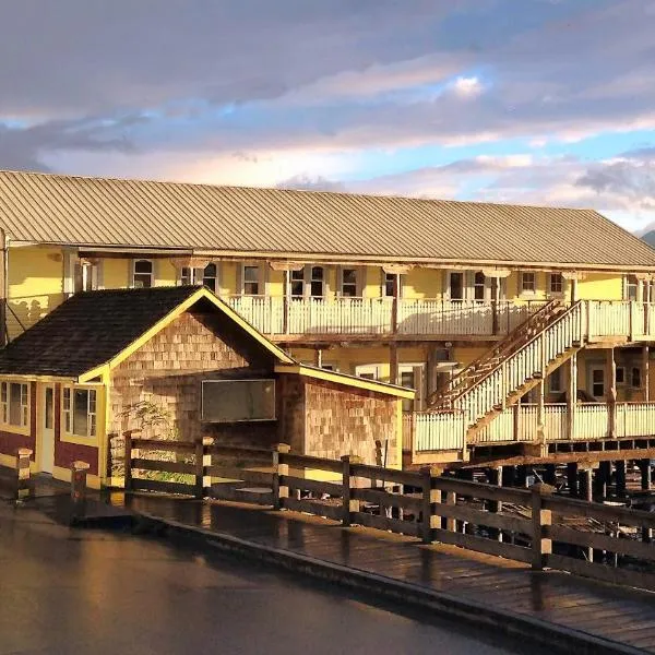塞纳河船屋宾馆，位于Alert Bay的酒店
