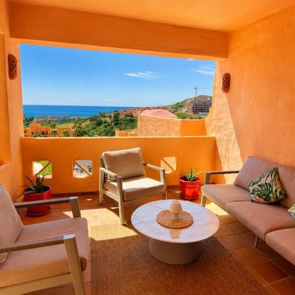 2 bedrooms sea view apartments in La Duquesa，位于马尼尔瓦的酒店