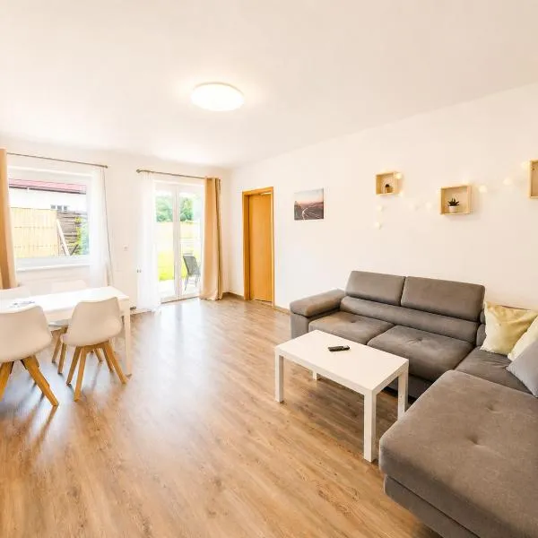 Urlaubsmagie Ferienwohnung Wiesengrün - direkt am Wanderweg - für 6P - W6，位于塞布尼茨的酒店