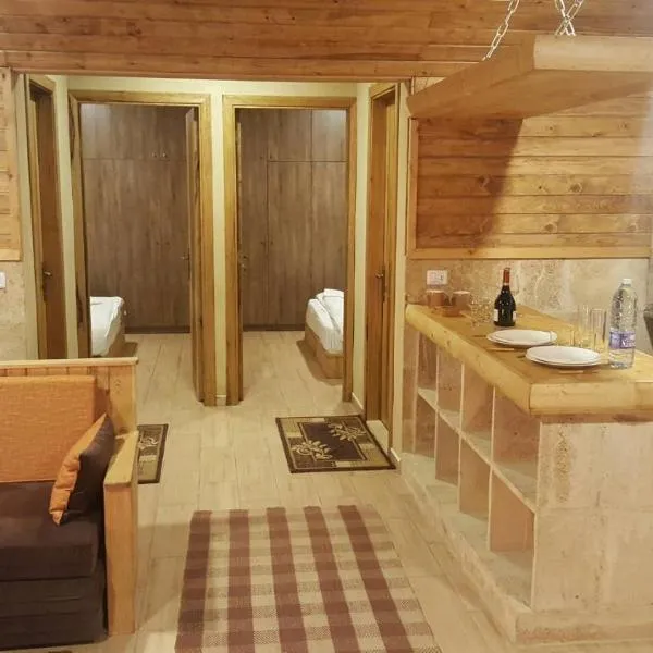 法拉雅木屋，位于Mayrūbā的酒店