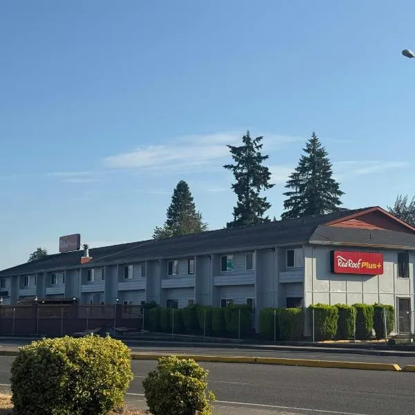 Red Roof PLUS Centralia，位于森特勒利亚的酒店