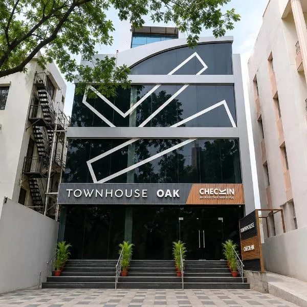 Super Townhouse OAK Banjara Hills Hyderabad，位于海得拉巴的酒店