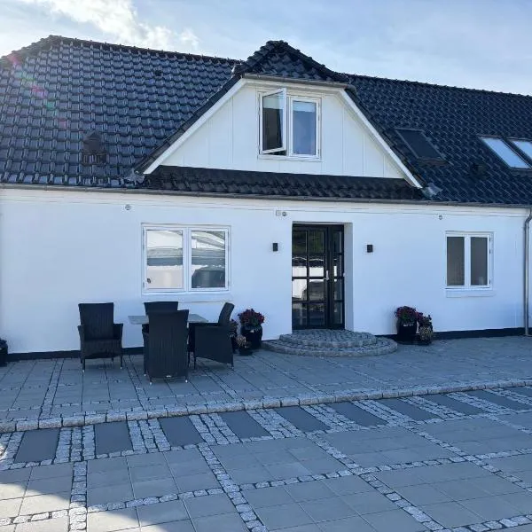 Sleep In Brande - Close By Herning, Legoland, Givskud Zoo，位于布兰讷的酒店