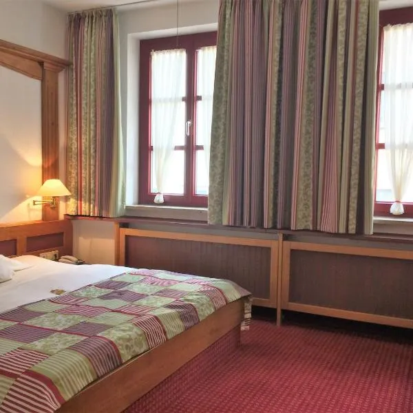 奥格斯堡霍夫酒店，位于Aystetten的酒店