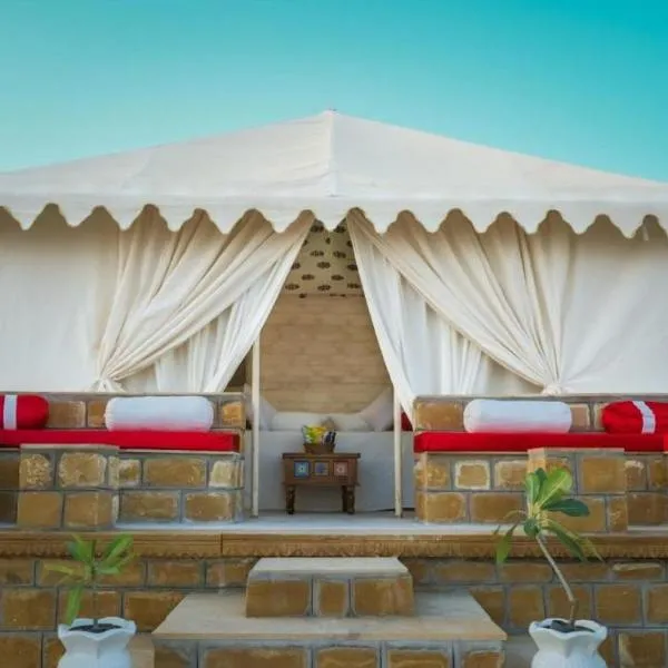 Desert Island Luxury Camp & Resort Jaisalmer，位于斋沙默尔的酒店