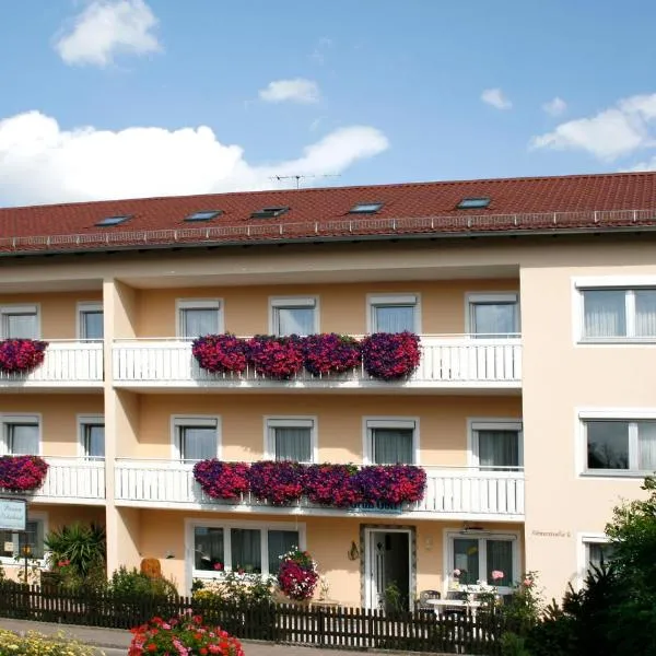 埃斯米德摇滚啤酒花园酒店，位于巴特乔京的酒店