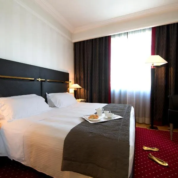 杜卡迪曼托瓦大酒店，位于塞斯托-圣乔凡尼的酒店