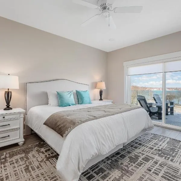 539 Bay Street Traverse City - Luxury Downtown Residences，位于特拉弗斯城的酒店