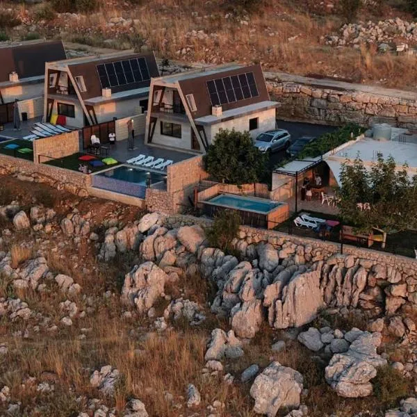 The Skyloft Tarchich - Panoramic Mountain Escapes，位于Aswāq aş Şafşāf的酒店