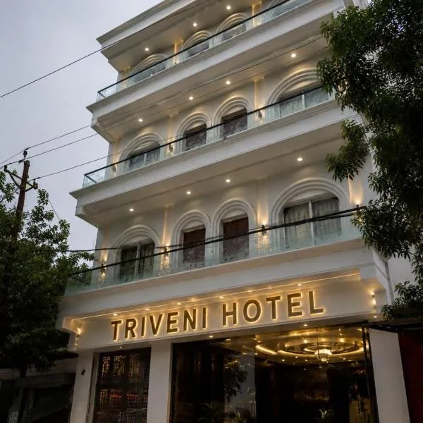 Triveni Hotel And Restaurant,位于Barsāna的酒店