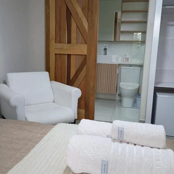 Quarto suíte privativo acesso independente,位于Estância Velha的酒店