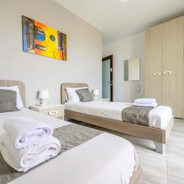 F8 Room 3, Private Room two single beds shared bathroom in shared Flat，位于姆西达的酒店
