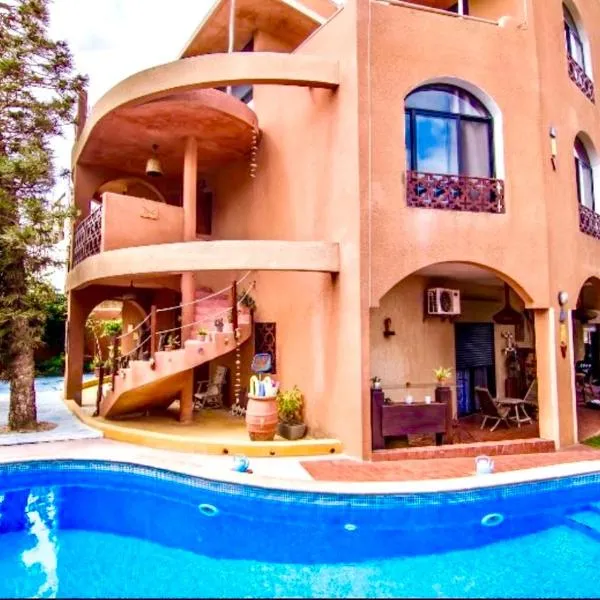 Maison Sahel - African Art & Coastal Serenity，位于达喀尔的酒店
