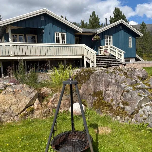 Frittliggende hytte i flott turterreng，位于莫尔德的酒店