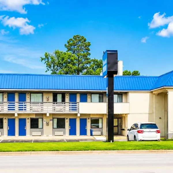Rodeway Inn & Suites Plymouth Hwy 64,位于Plymouth的酒店