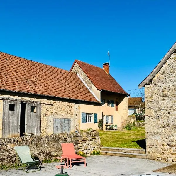 Gîte famille avec piscine en Bourgogne，位于Dyo的酒店
