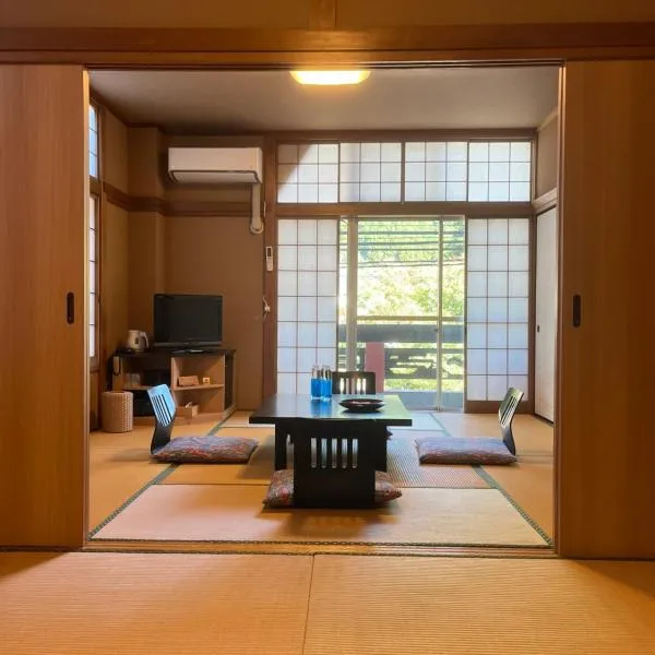 民話の宿荒澤屋旅館 Arasawaya Ryokan, a inn of folk tales，位于奥多摩町的酒店
