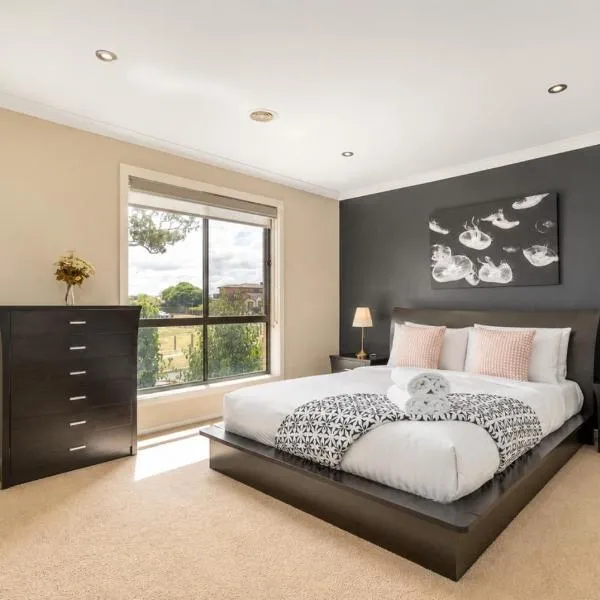 Superb 3BR Townhouse near Town Centre - Hosted by Canstay，位于Harrison的酒店