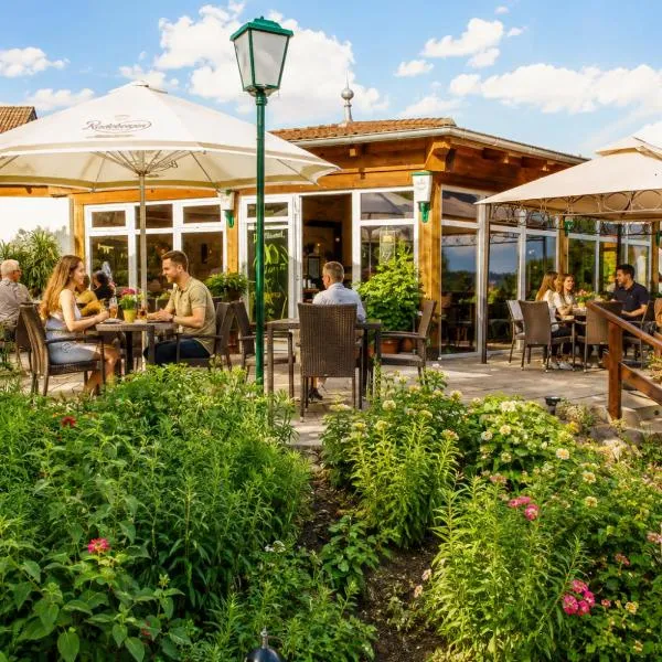 Landhotel Peters - zwischen zwei Seen，位于Canow的酒店