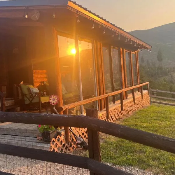 Cozy Cabin Oxen-Le-Fields Montana，位于Conner的酒店