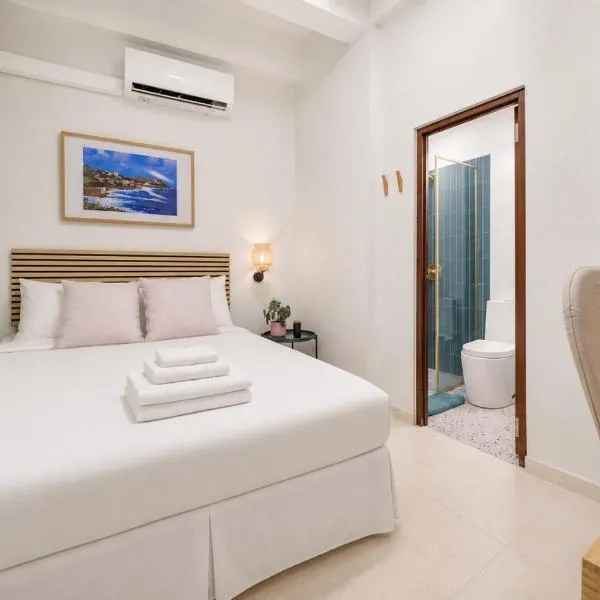 Room 9: Sleek and Serene Stay in San Juan,位于圣胡安的酒店