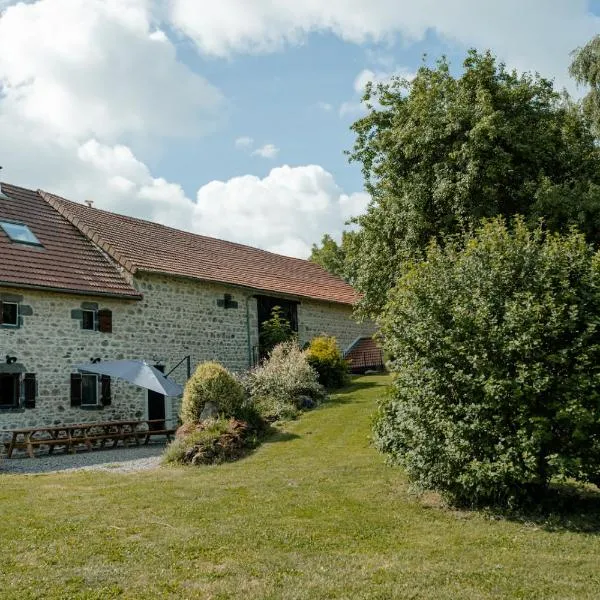 Gîte Au gré du vent - 12 personnes - Calme, nature et confort,位于La Goutelle的酒店