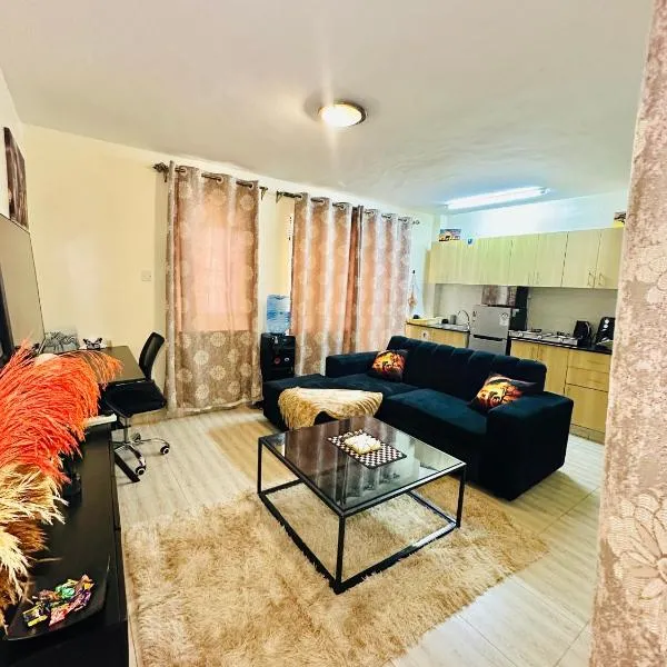 Stylish Ngong Retreat with Balcony & Rooftop Lounge The Moon Stays，位于Ngong的酒店