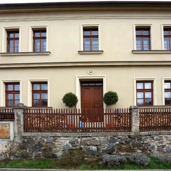 优拉斯古旅馆，位于Otvovice的酒店