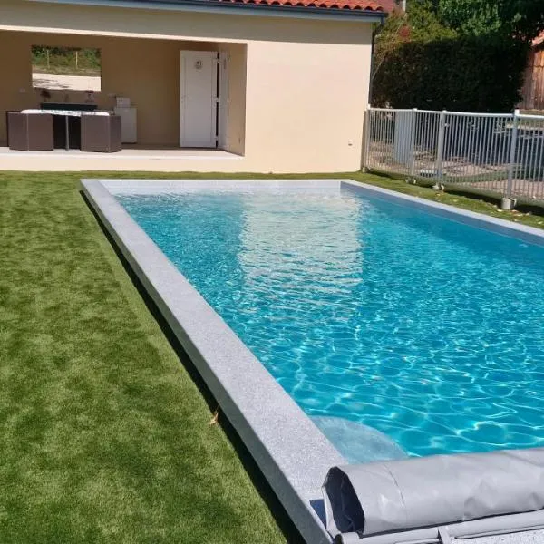 Gîtes le clos du verger avec piscine chauffée commune，位于Maurens的酒店