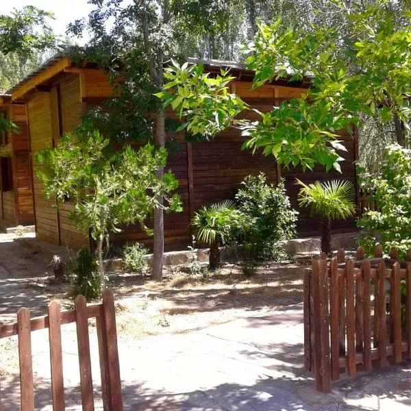 Camping Alpujarras，位于拉洛勒斯的酒店