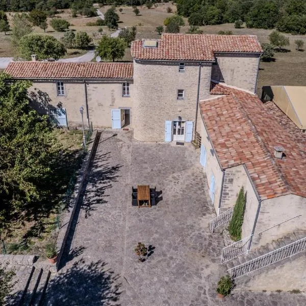 马斯德鲍姆斯酒店，位于Ferrières-les-Verreries的酒店